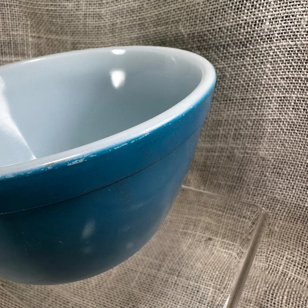 Vintage Pyrex 401 Turquoise Blue Mixing Bowl 1.5 Pint Milk Glass Ovenware USA